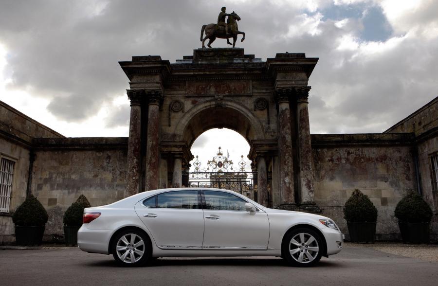 Lexus LS600h 2010 года  (фото 5 из 18)